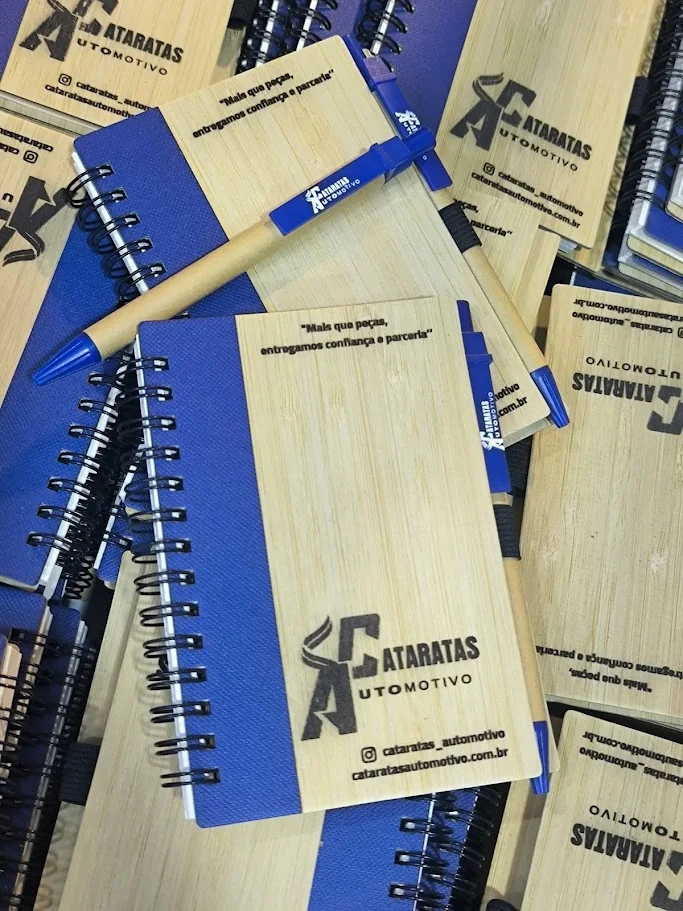 Cadernos e canetas personalizados